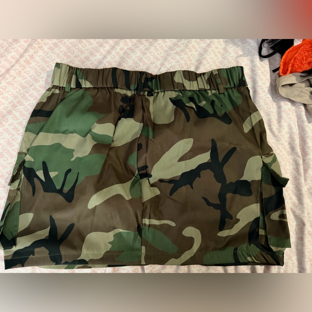 SHEIN Green Brown Camo Mini Skirt - Picture 2 of 3